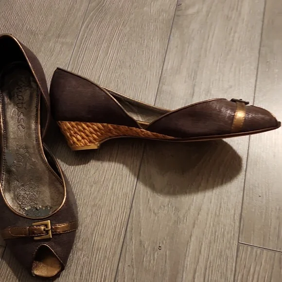 Shoes - Picture 2 of 2